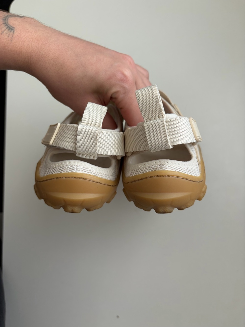 Vivo Barefoot Women's Beige and Gum Athletic Sandal Sneakers - Picture 3 of 6